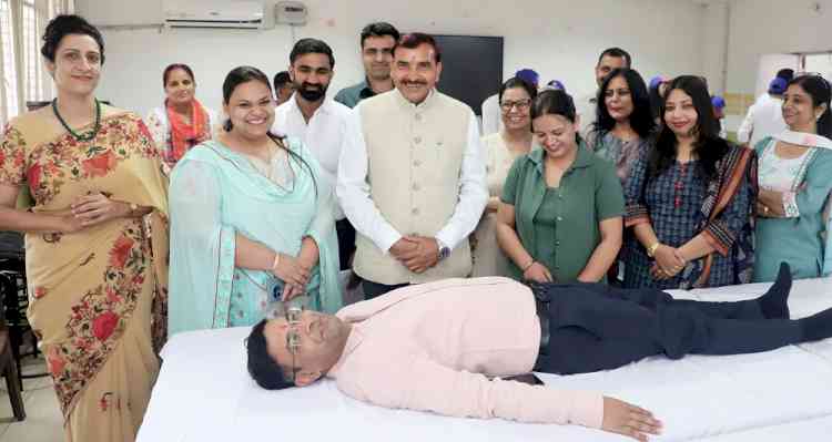 एनएसएस द्वारा आयोजित रक्तदान शिविर में 172 यूनिट एकत्रित