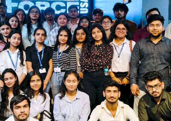 शैक्षणिक-औद्योगिक भ्रमण के दौरान विद्यार्थियों ने जानी खेल सामग्री के निर्माण की प्रक्रिया