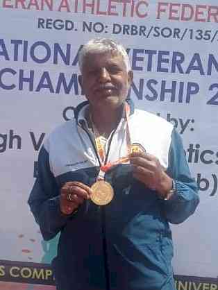 रोहतक के 59 वर्षीय धावक देवी सिंह ने नेशनल वेटरन एथलेटिक्स चैंपियनशिप में जीते दो पदक