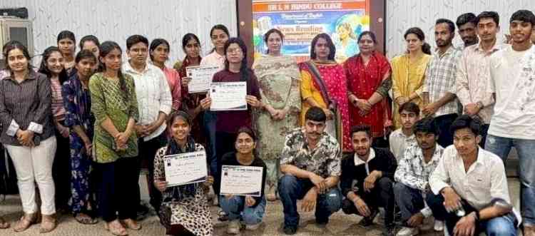 समाचार पाठन प्रतियोगिता में पलक रही अव्वल