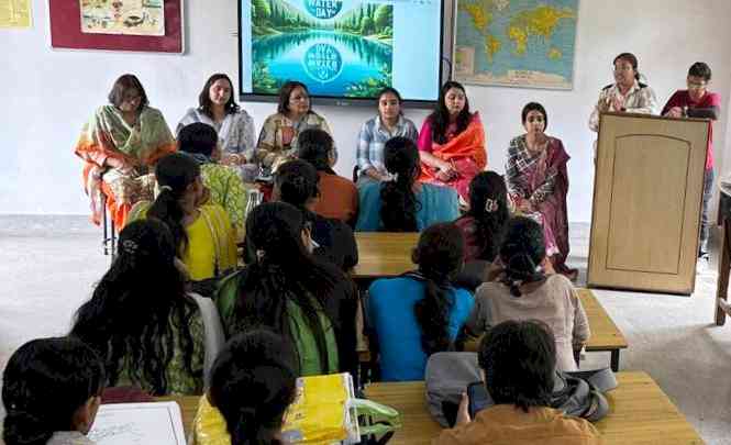 छात्राओं को जल संरक्षण के लिए प्रेरित किया