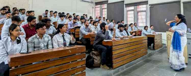 स्किल्स एवं इमोशनल इंटेलिजेंस पर दो दिवसीय कार्यशाला प्रारंभ