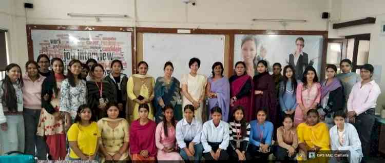 PCM S.D. College for Women Organizes Guest Lecture on PCOS Awareness