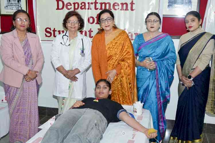 Mega Blood Donation Camp Organised at KMV; Students Show Great Enthusiasm