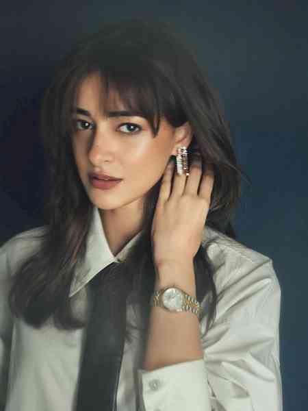 Ananya Panday asks if she is too active on Insta after getting bangs, mom reacts 