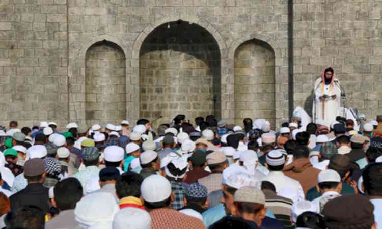 Thousands join peaceful Eid prayers in J&K