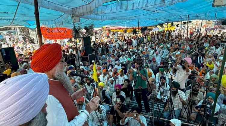 Speaker Sandhwan leads delegation of MLAs to meet the Sangat at Samana Tower Morcha