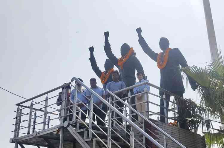 DC pays floral tributes to Shaheed-e-Azam Bhagat Singh, Rajguru, and Sukhdev on Martyrdom Day