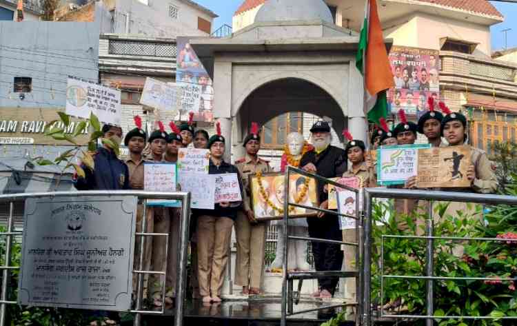 PCM S.D. College for Women NCC Cadets Pay Stirring Tribute to Martyrs on Shaheedi Diwas