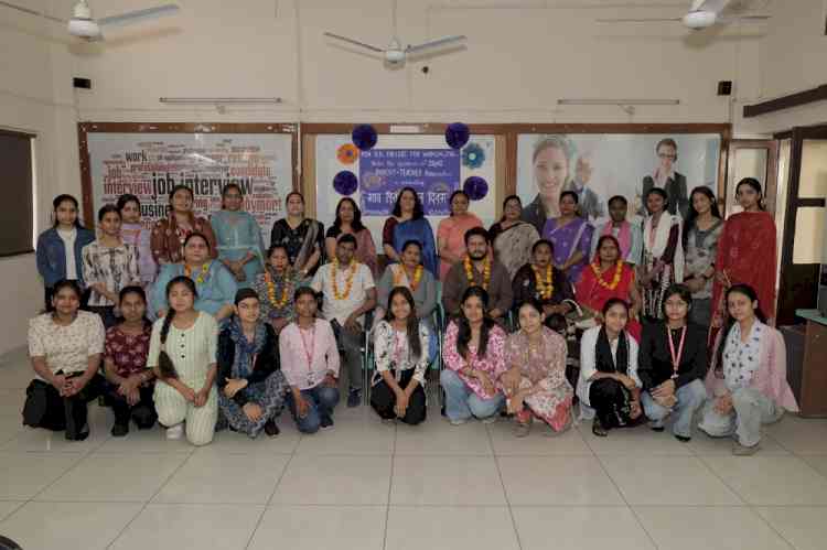 PCM S.D. College for Women Celebrates Mata Pita Santaan Divas with Reverence and Gratitude