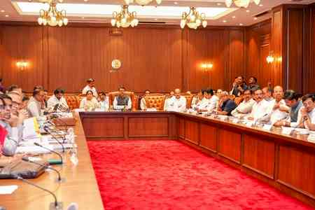 Maha: Bonhomie between Fadnavis, Shinde and Uddhav at farewell event​