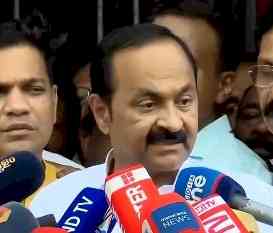 Kerala polls: LoP Satheesan escalates attack on CM Vijayan