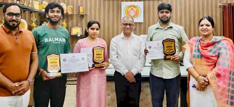 हिंदू कॉलेज के एनएसएस स्वयंसेवकों ने राज्य स्तरीय शिविर में भाग लिया