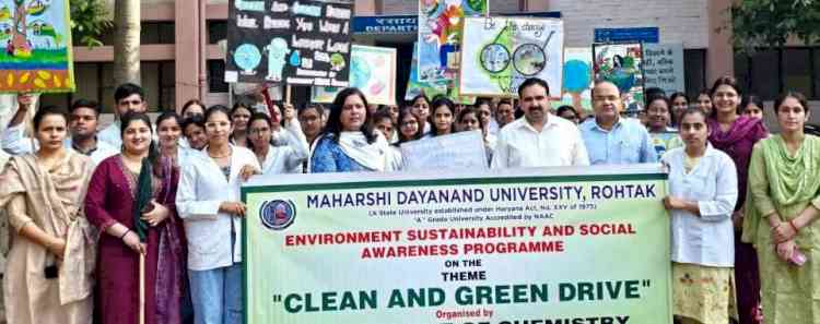 केमिस्ट्री विभाग द्वारा क्लीन एंड ग्रीन ड्राइव आयोजित
