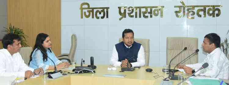 सहकारी चीनी मिलों के साथ ज्यादा से ज्यादा किसानों को जोड़ा जाएः उपायुक्त सचिन गुप्ता