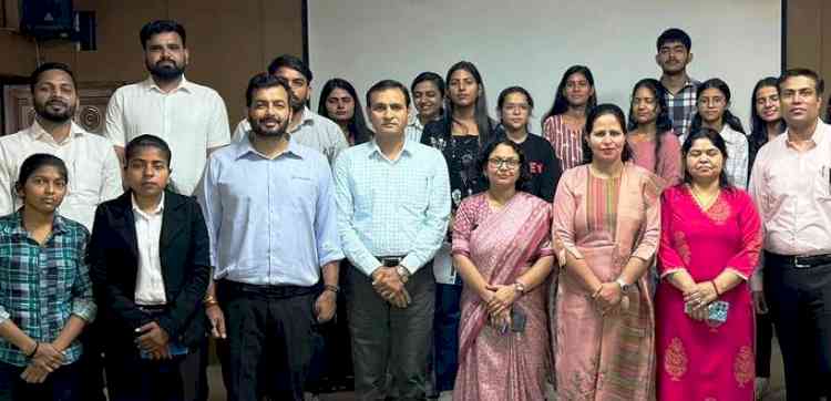 विधि विभाग में लीगल रिसर्च पर कार्यशाला आयोजित, छात्रों को दी आधुनिक ई-रिसोर्सेज की जानकारी