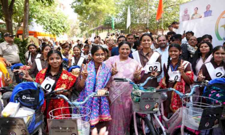 Delhi CM distributes bicycles to 1,000 schoolgirls under 'Vidya Vahini' initiative