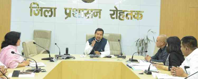 DC Sachin Gupta instructs to encourage Farmers to Adopt Fish Farming to Boost Income