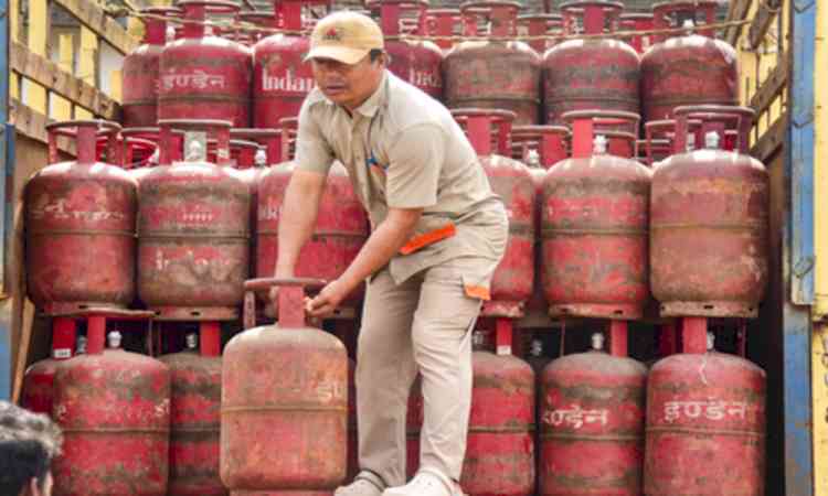 Centre increases supply of commercial LPG to 70 pc, prioritises labour-intensive sectors