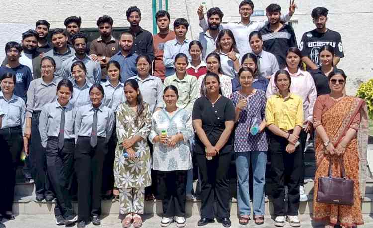 इमसार के विद्यार्थियों ने वीटा मिल्क प्लांट में जानी डेयरी उत्पादन की आधुनिक तकनीकें