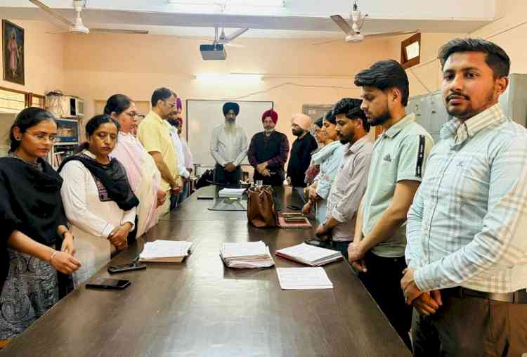Condolence meeting held at Lyallpur Khalsa College