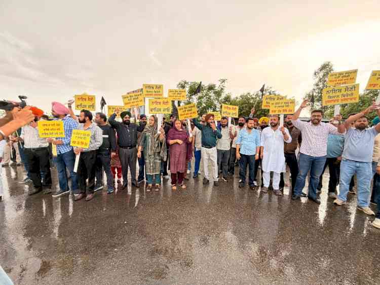 Haryana CM Nayab Saini Faces Massive Protest in Kurali; AAP Leaders Show Black Flags