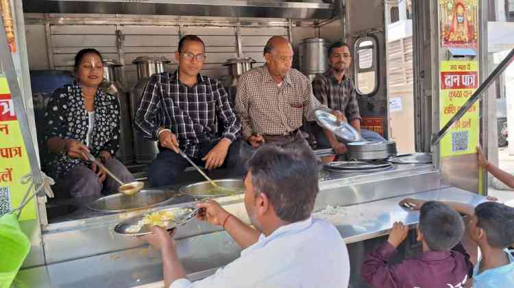 Purushottam Das Rungta Charitable Trust organises 209th Community Kitchen to honour Lord Vishnu