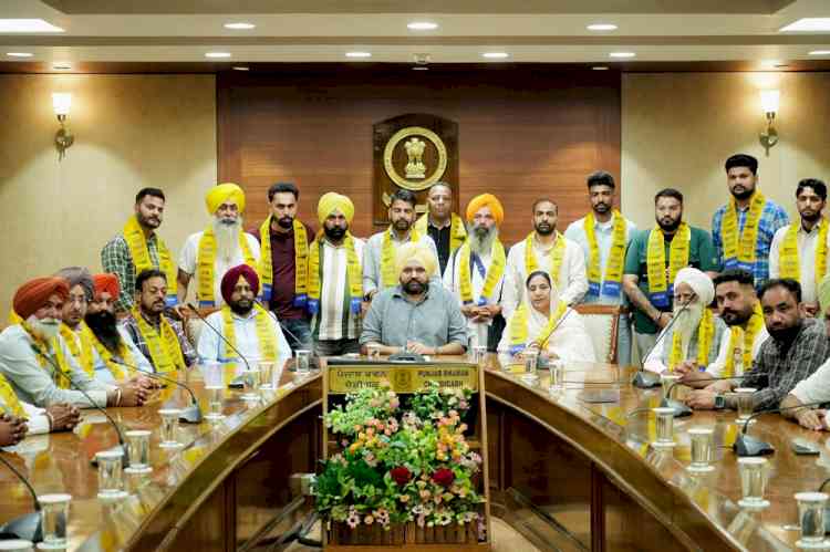 Major Jolt to Congress, Akali Dal and BJP as Dozens of Grassroots Leaders Join AAP