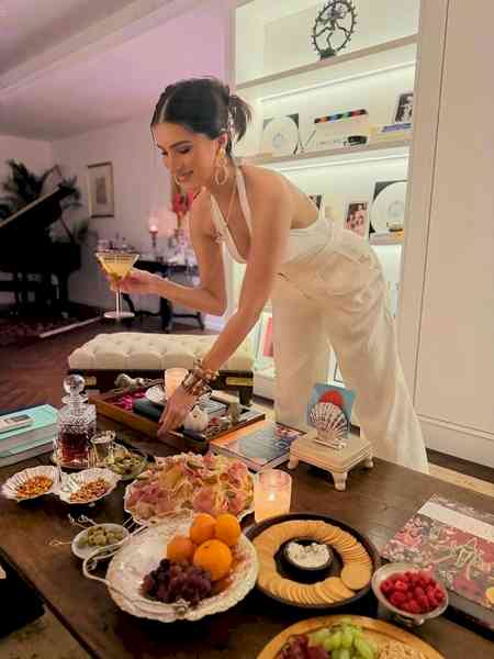 Tara Sutaria's weekend includes cooking, laughing, chatting & eating 