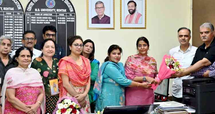 प्रो. राजेश धनखड़ ने संभाला सीडीओई निदेशक का पद