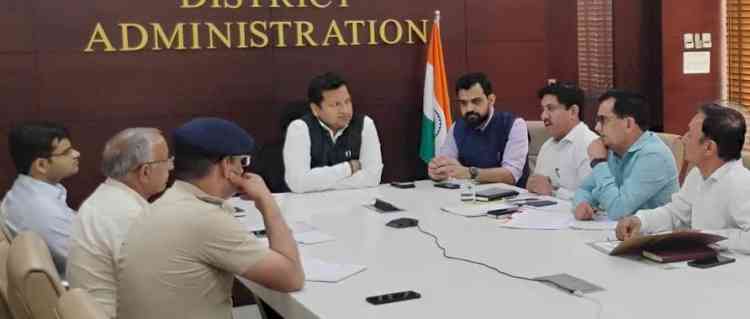 सनसिटी के नजदीक संचालित हो रही गौशालाएं होंगी गांव ब्राह्मणवास में शिफ्टः उपायुक्त सचिन गुप्ता