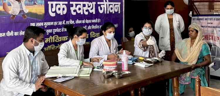 महिला वृद्ध आश्रम में डेंटल स्क्रीनिंग और उपचार शिविर आयोजित