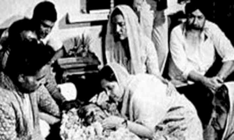 Only some live and die for their convictions: Manish Tewari pays tribute to father