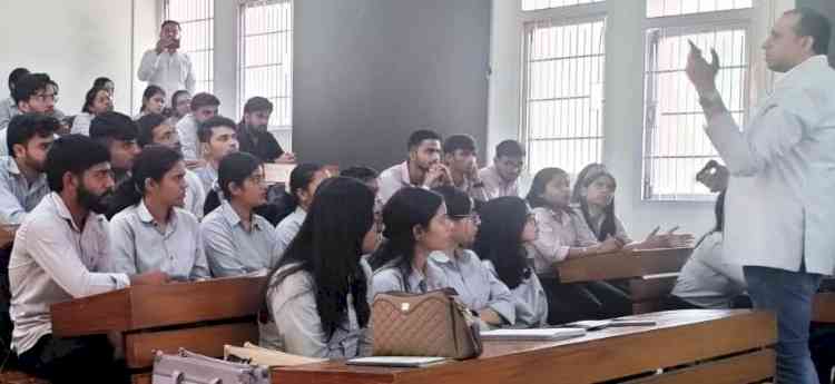 इमसार में करियर रेडीनेस ओरिएंटेशन सत्र आयोजित