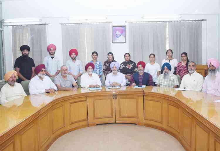 Lyallpur Khalsa College students receive scholarship money from Jatt Sikh Council