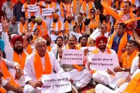 BJP stages protest in Amritsar, seeks justice for Warehousing Corporation official's family