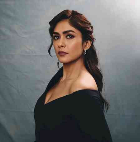 Mrunal Thakur says love for whom she can cross all limits and boundaries is ‘incoming’