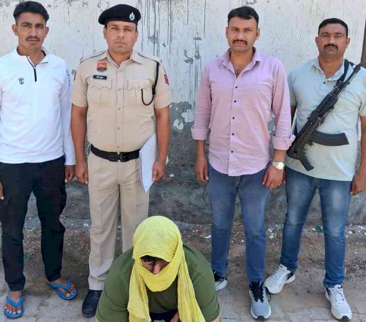 रोहतक पुलिस की टीम ने एक युवक को अवैध हथियार सहित किया गिरफ्तार