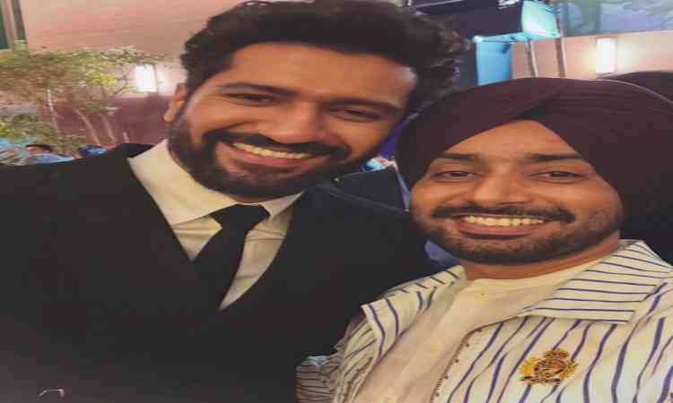 Satinder Sartaaj shares glimpse of ‘love and companionship’ with Vicky Kaushal