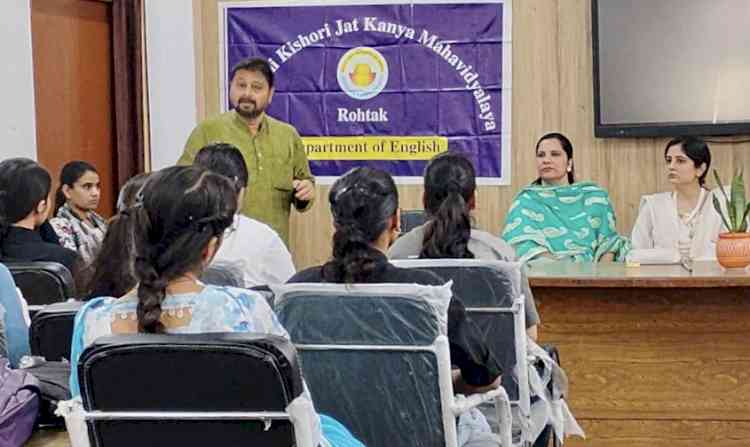 Renowned motivational speaker Sunit Mukherjee imparts the mantra of 