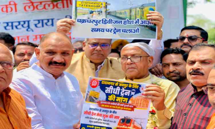 Train delays trigger massive protest at Tatanagar, MLA Saryu Roy leads stir