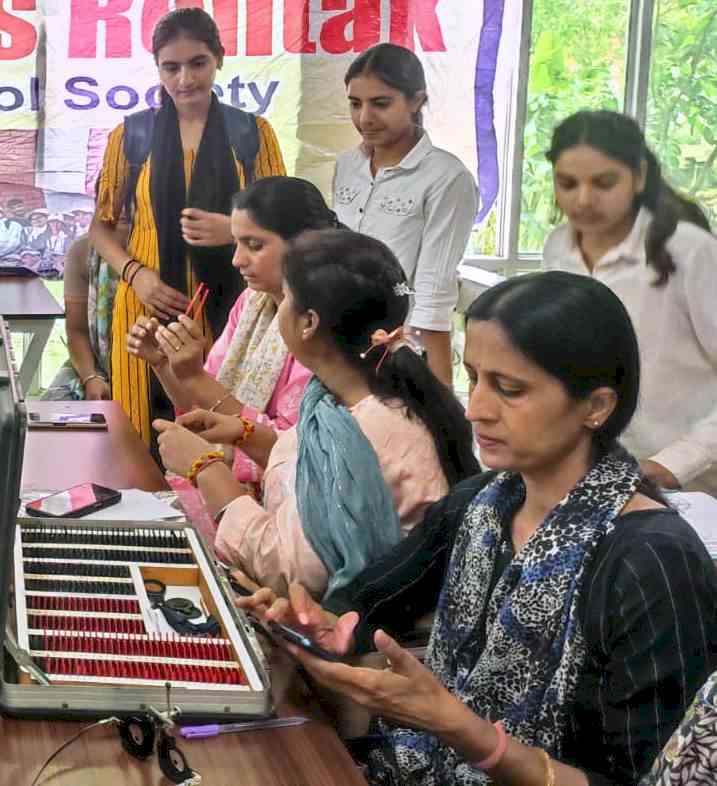 नेत्र जांच शिविर में हुई 150 की जांच