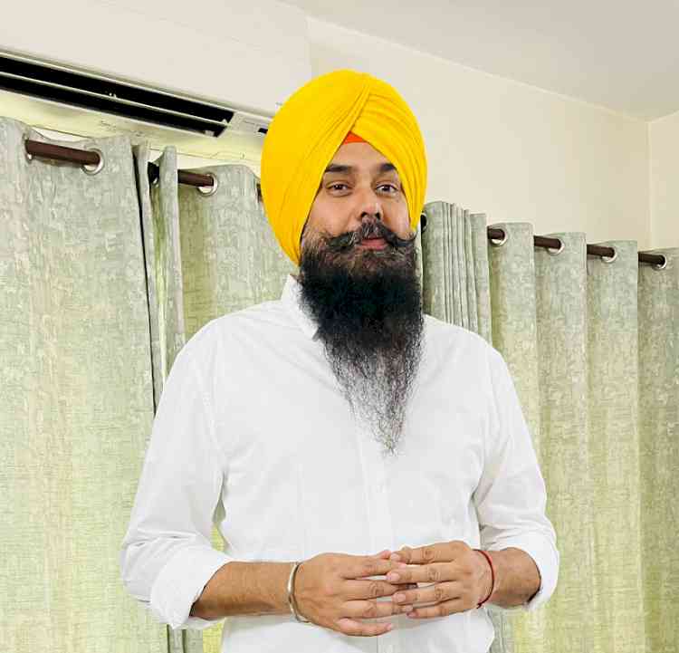 Questioning Sri Akal Takht Sahib’s Decisions Reflects Sukhbir Badal’s Frustration: Malvinder Singh Kang