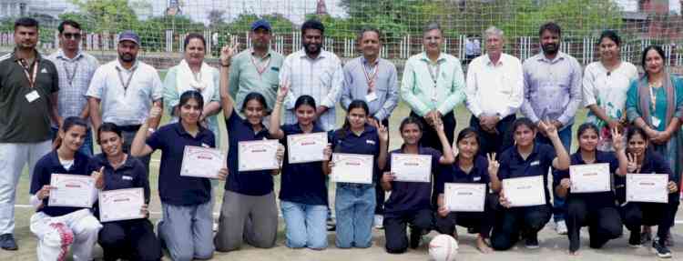 BMU’s Law Department wins the Girls' Throw Ball Competition