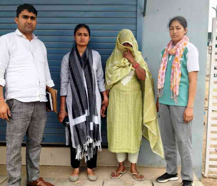 एनसीबी टीम ने महिला नशा तस्कर काबू की