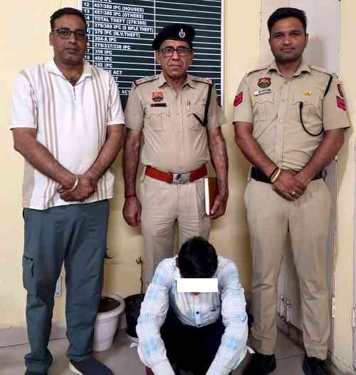 फेसबुक के माध्यम से धोखाधड़ी करने का आरोपी काबू