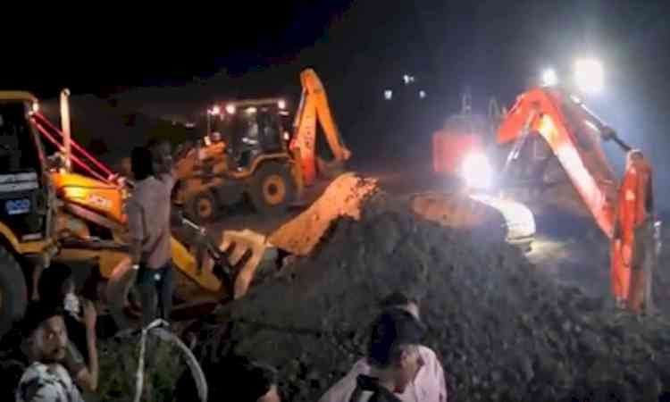 Three-year-old boy trapped in borewell in MP's Ujjain; rescue operation underway