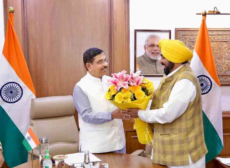 Big relief for farmers; Special trains to be run to lift 155 lakh metric tonnes of rice & wheat lying in FCI godowns in Punjab: CM Bhagwant Singh Mann