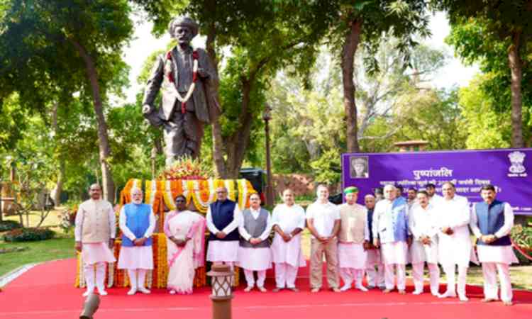 Prez Murmu, VP Radhakrishnan, others pay floral tributes to Jyotirao Phule at Parliament Complex