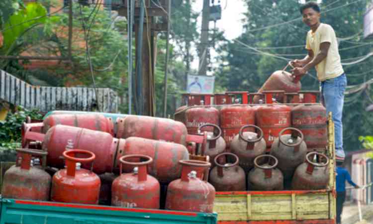 Over 52.3 lakh domestic LPG cylinders delivered in a day, no dry-outs: Govt